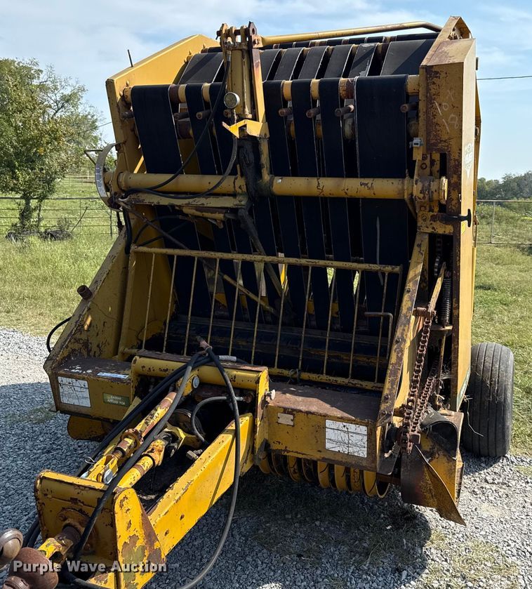 image for item DY8192 Vermeer 605F round baler