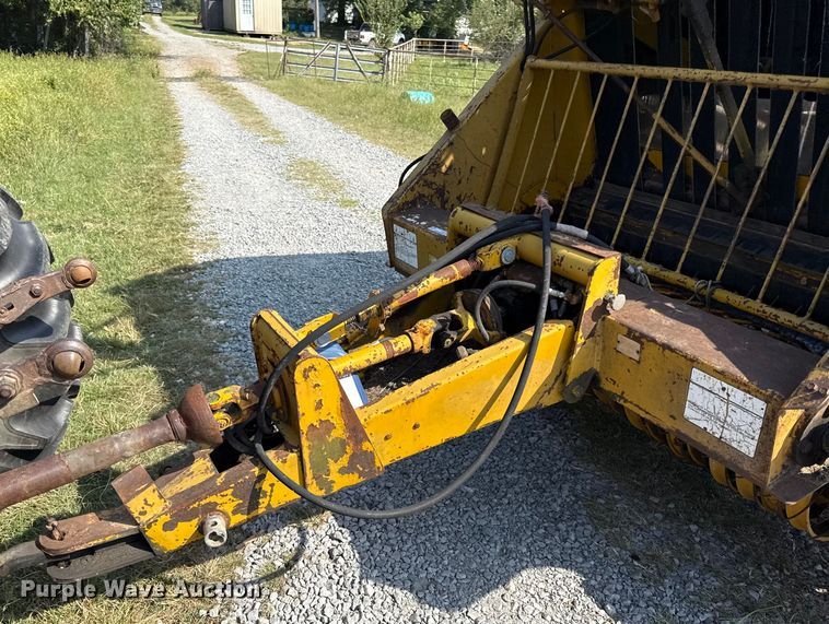 image for item DY8192 Vermeer 605F round baler