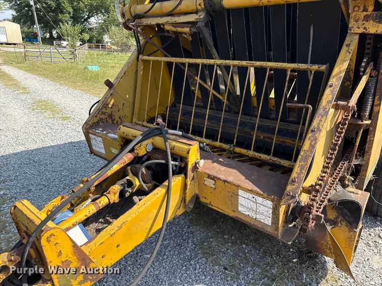 image for item DY8192 Vermeer 605F round baler