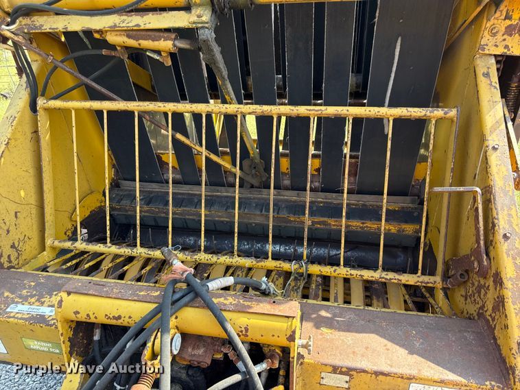image for item DY8192 Vermeer 605F round baler
