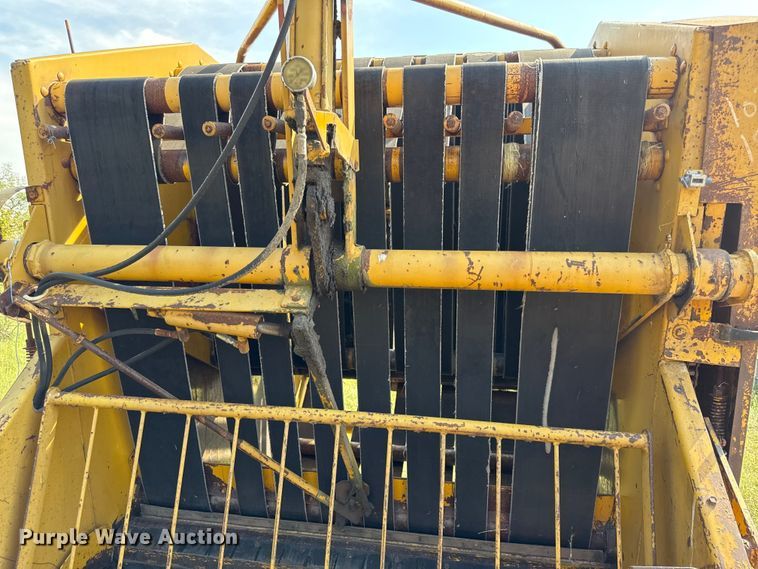 image for item DY8192 Vermeer 605F round baler