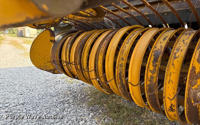 image for item DY8192 Vermeer 605F round baler