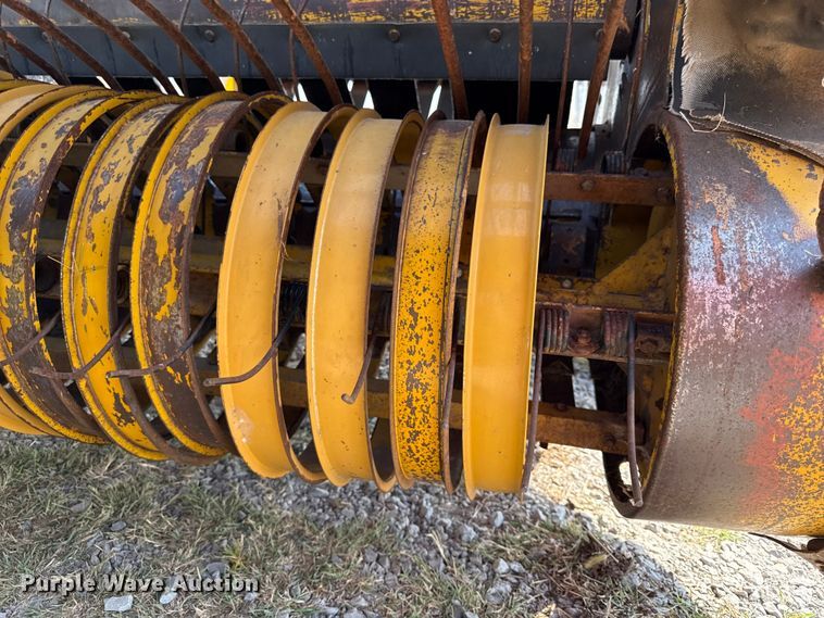 image for item DY8192 Vermeer 605F round baler