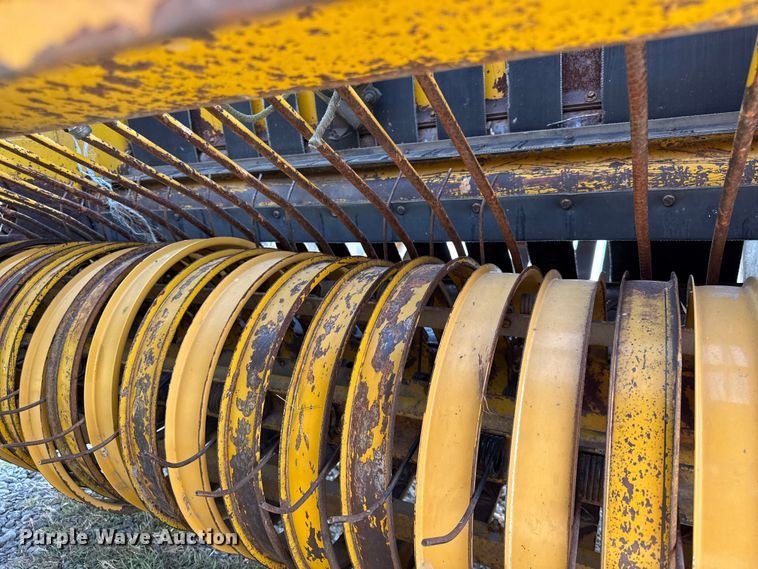 image for item DY8192 Vermeer 605F round baler