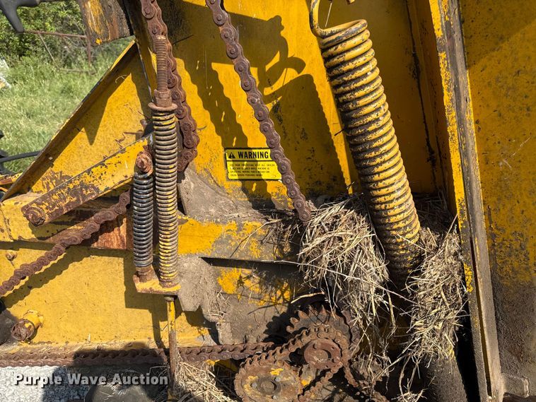 image for item DY8192 Vermeer 605F round baler