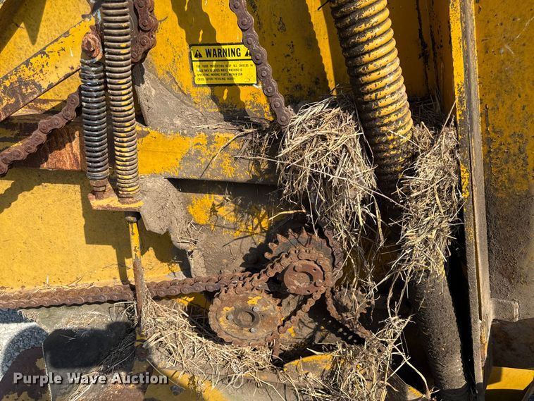 image for item DY8192 Vermeer 605F round baler