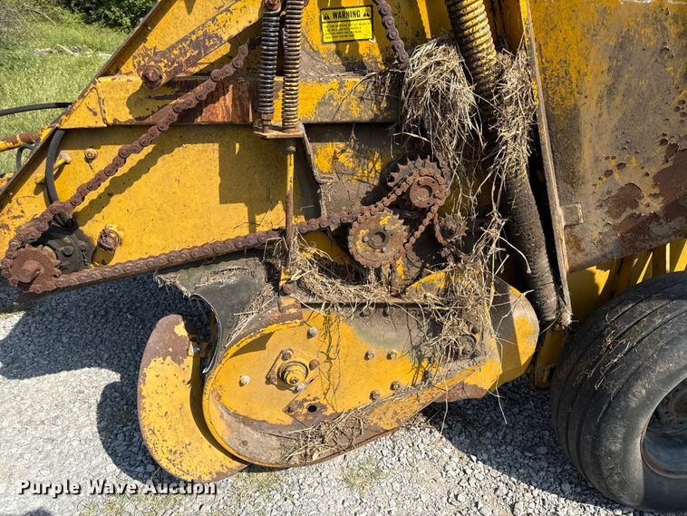 image for item DY8192 Vermeer 605F round baler