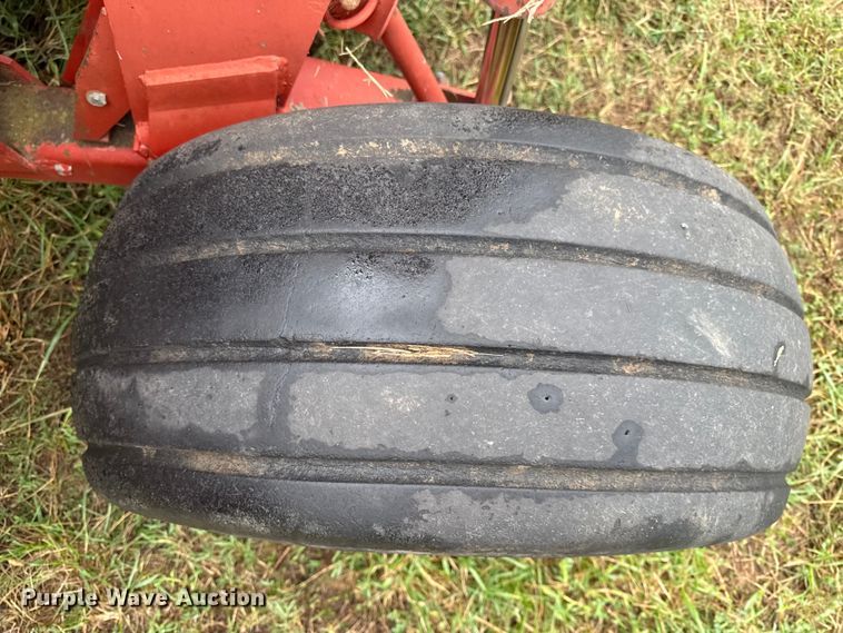 image for item DY8221 New holland 116 swather / windrower