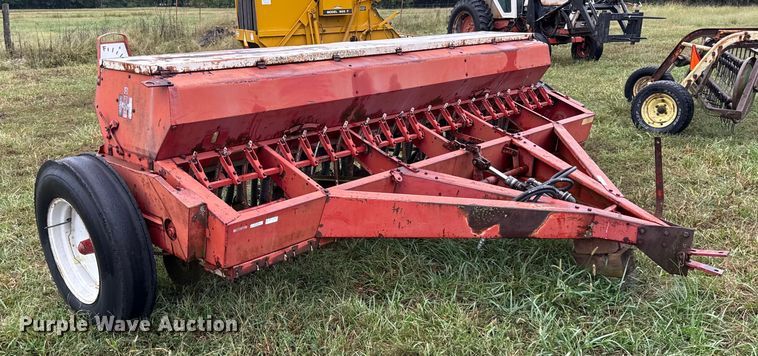 image for item DY8222 International 510 grain drill