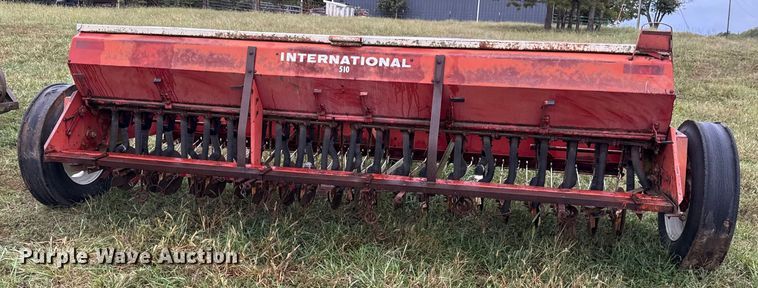 image for item DY8222 International 510 grain drill