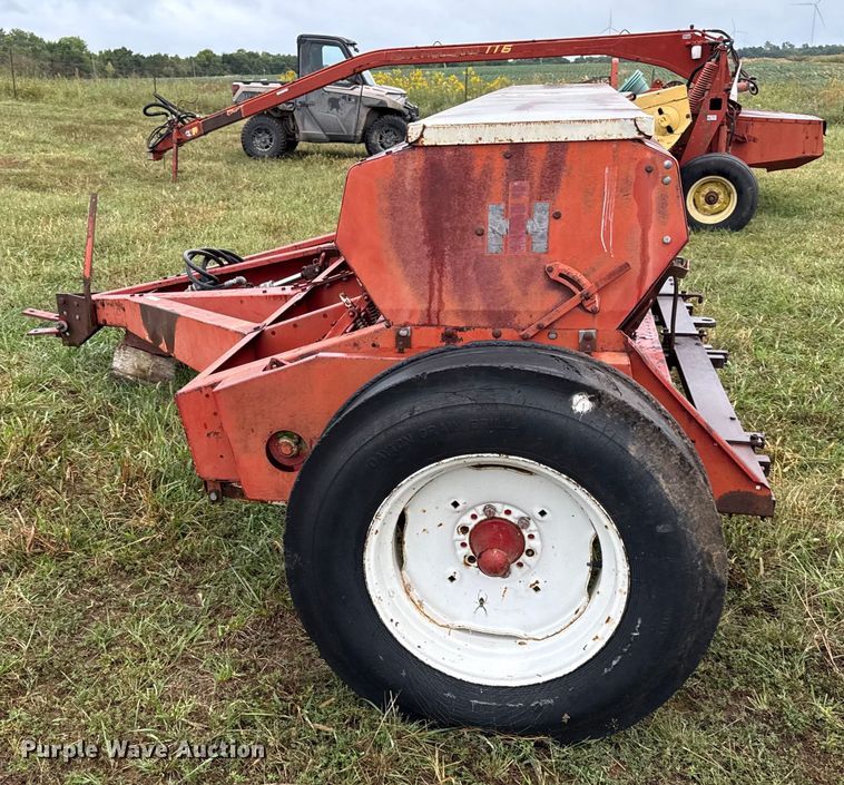 image for item DY8222 International 510 grain drill