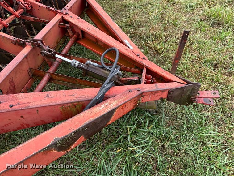 image for item DY8222 International 510 grain drill