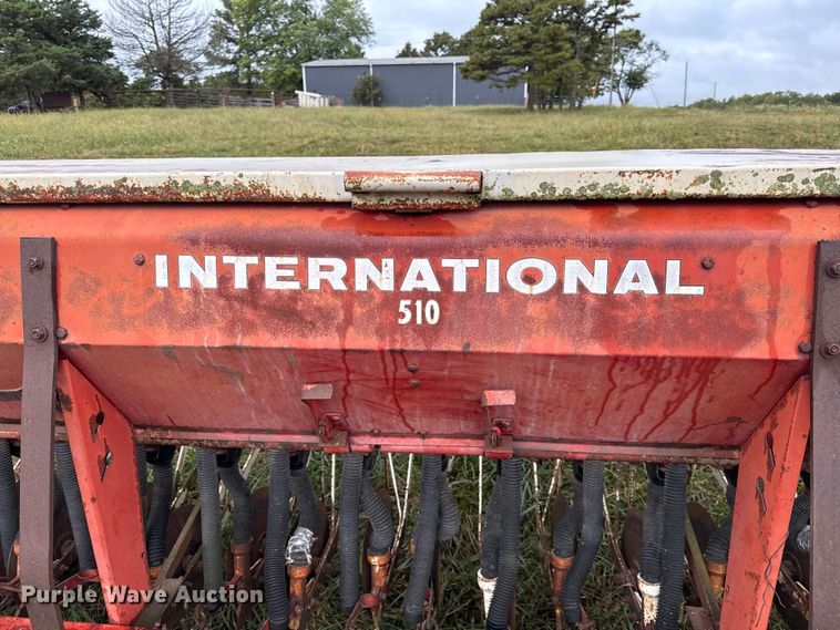 image for item DY8222 International 510 grain drill