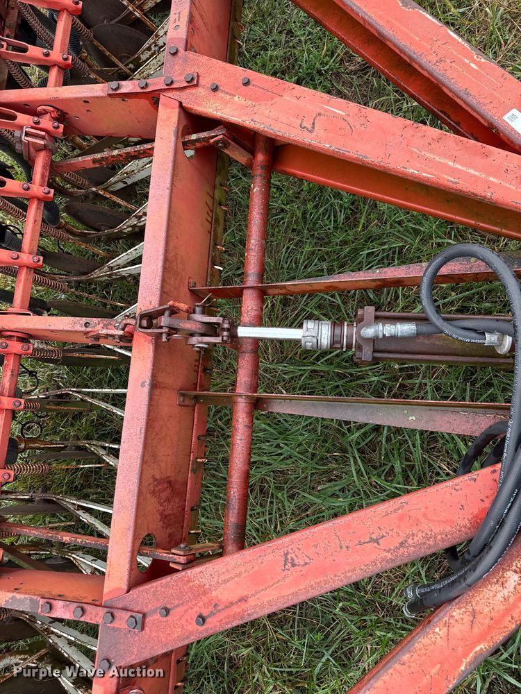 image for item DY8222 International 510 grain drill