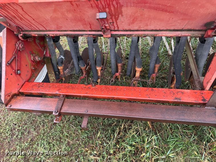 image for item DY8222 International 510 grain drill