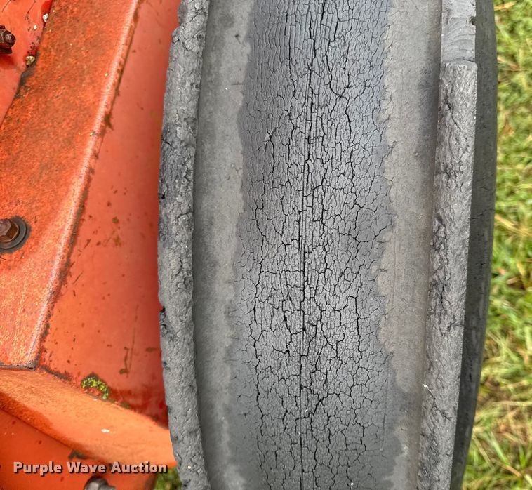 image for item DY8222 International 510 grain drill