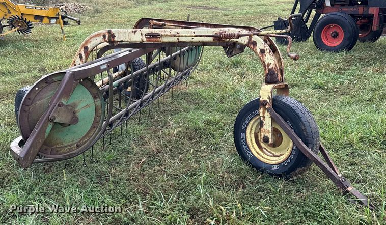 image for item DY8223 John Deere hay rake