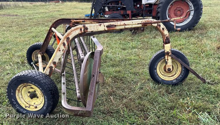 image for item DY8223 John Deere hay rake