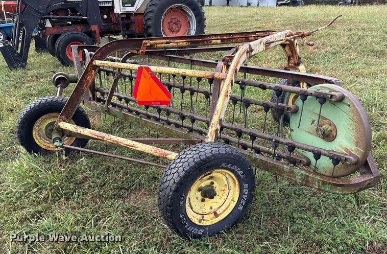 image for item DY8223 John Deere hay rake