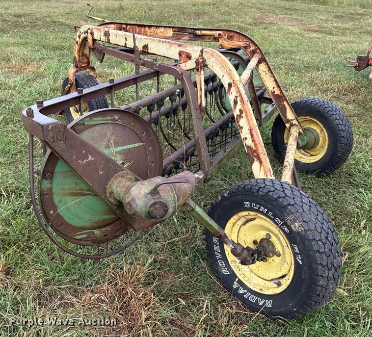 image for item DY8223 John Deere hay rake