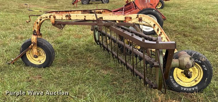 image for item DY8223 John Deere hay rake