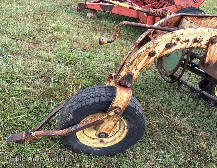 image for item DY8223 John Deere hay rake