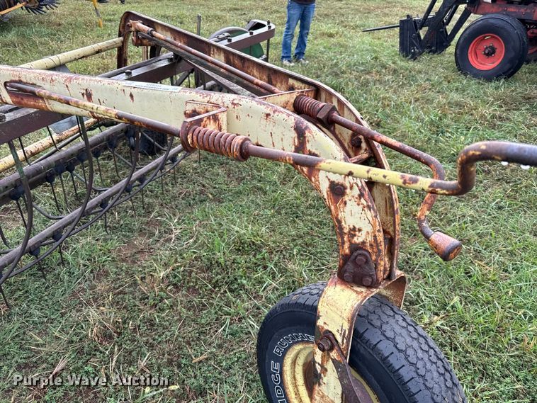 image for item DY8223 John Deere hay rake