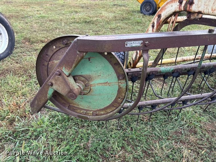image for item DY8223 John Deere hay rake