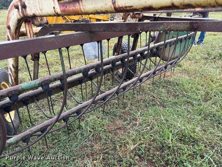 image for item DY8223 John Deere hay rake
