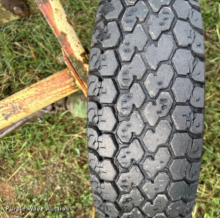 image for item DY8223 John Deere hay rake