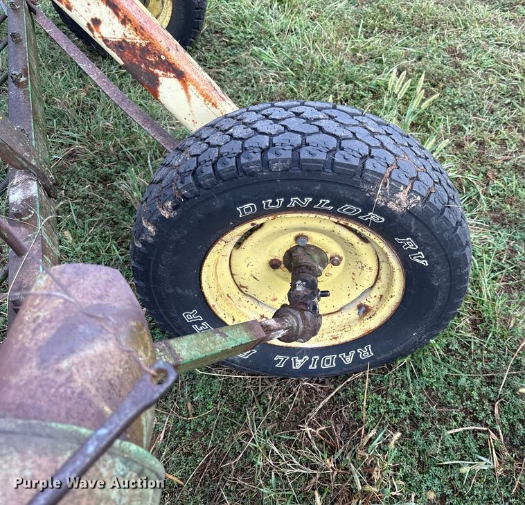image for item DY8223 John Deere hay rake