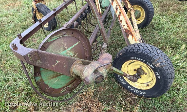 image for item DY8223 John Deere hay rake