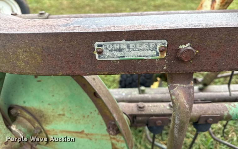 image for item DY8223 John Deere hay rake