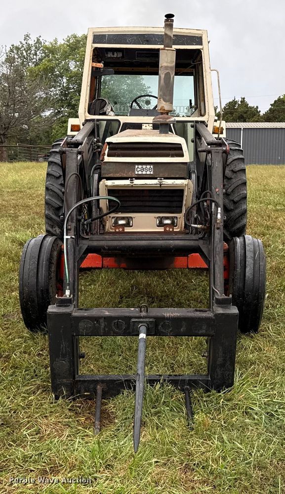 image for item DY8224 Case 1690 tractor