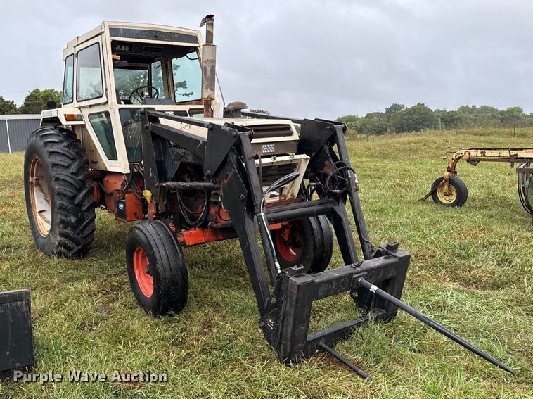 image for item DY8224 Case 1690 tractor