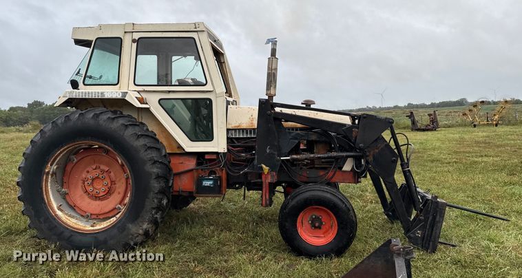image for item DY8224 Case 1690 tractor