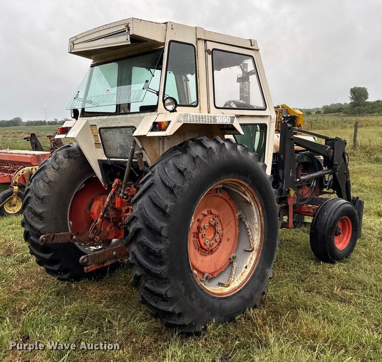 image for item DY8224 Case 1690 tractor