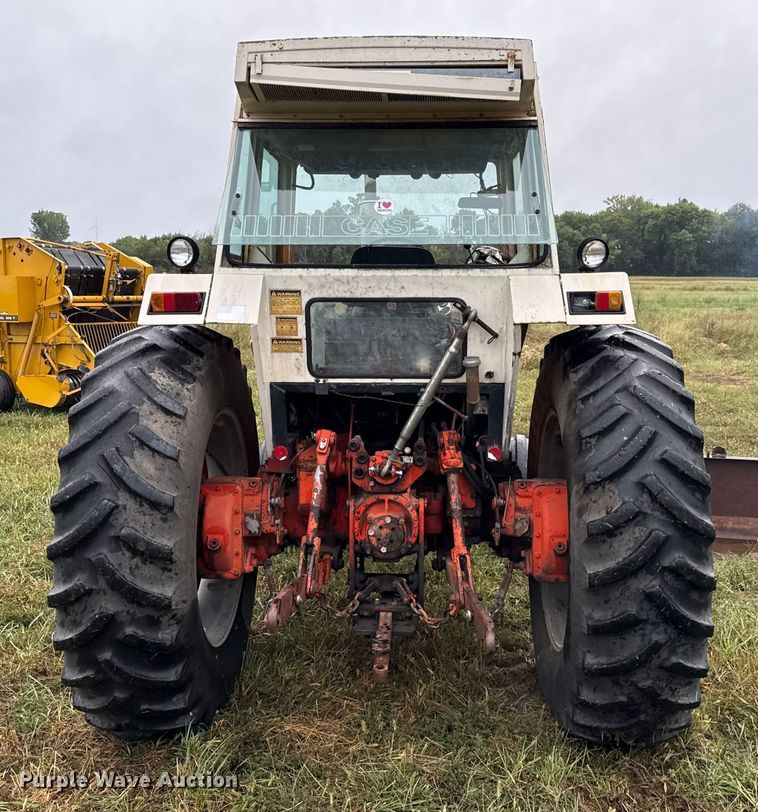 image for item DY8224 Case 1690 tractor