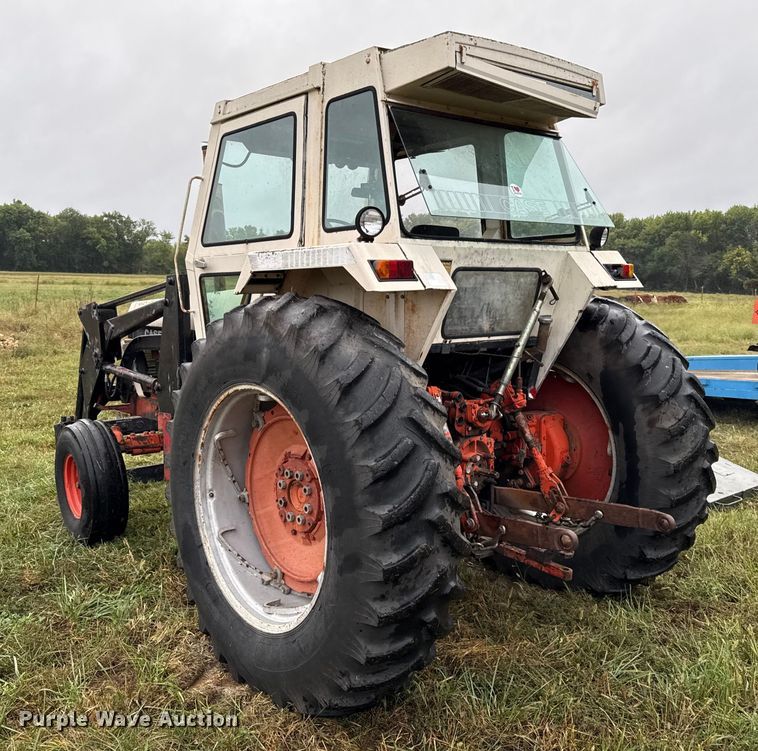 image for item DY8224 Case 1690 tractor