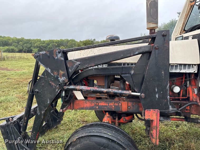 image for item DY8224 Case 1690 tractor