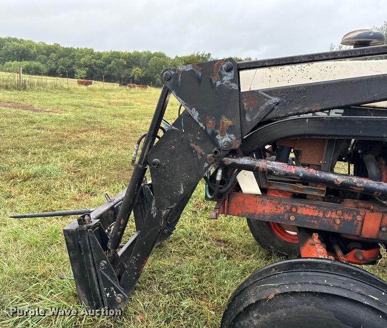 image for item DY8224 Case 1690 tractor