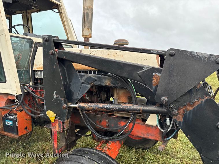 image for item DY8224 Case 1690 tractor