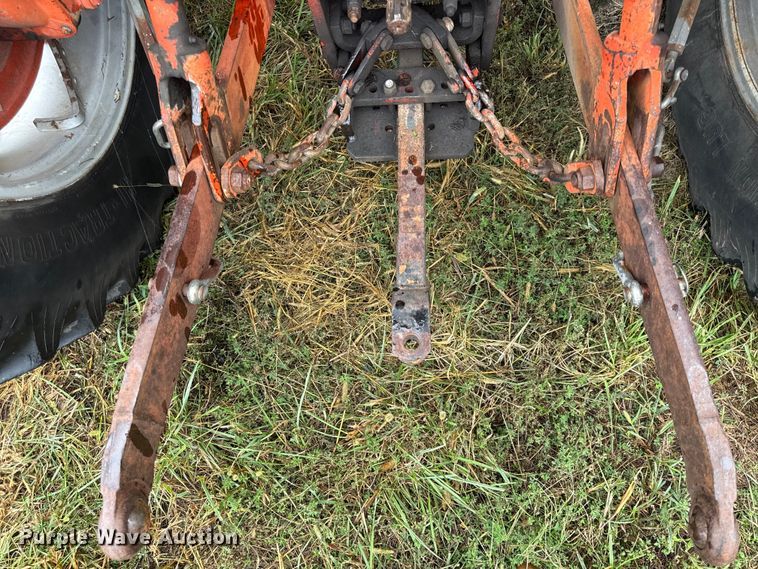 image for item DY8224 Case 1690 tractor