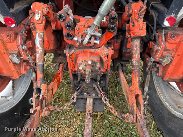 image for item DY8224 Case 1690 tractor