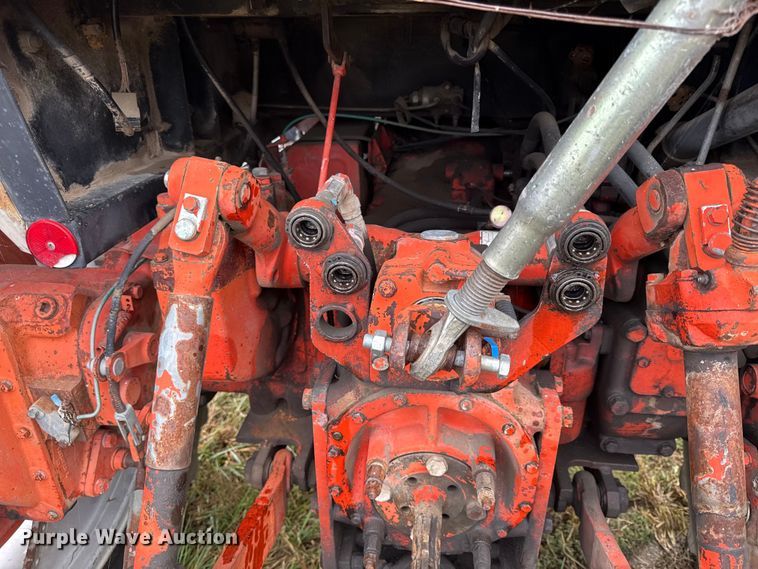 image for item DY8224 Case 1690 tractor