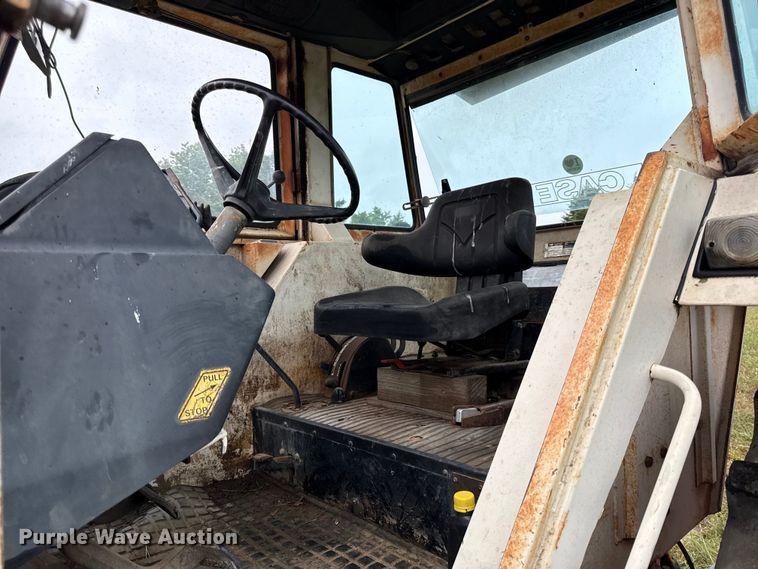 image for item DY8224 Case 1690 tractor