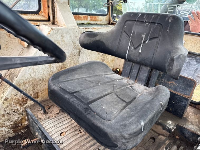 image for item DY8224 Case 1690 tractor