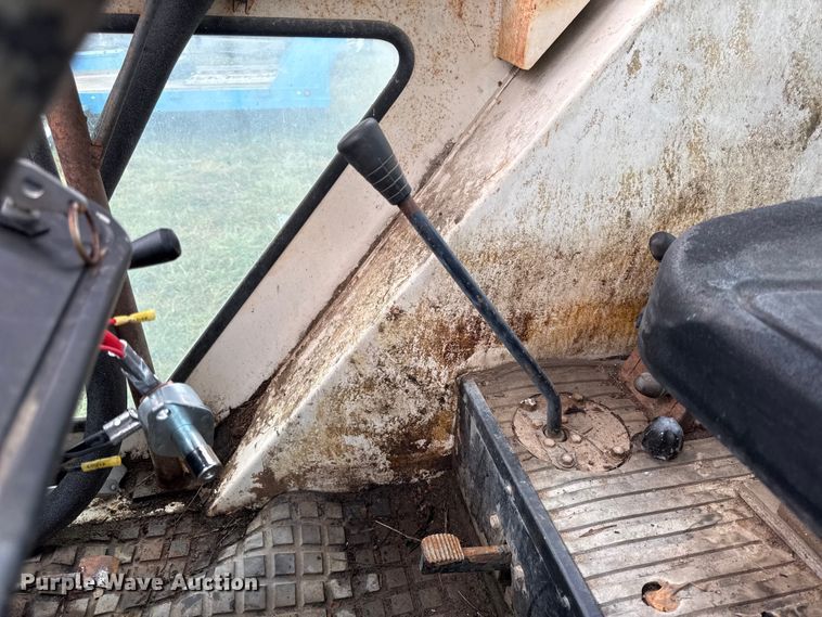 image for item DY8224 Case 1690 tractor