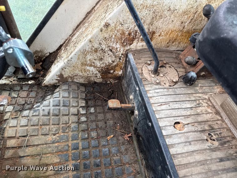 image for item DY8224 Case 1690 tractor