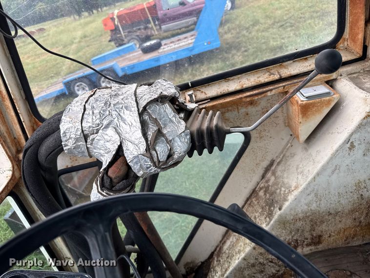 image for item DY8224 Case 1690 tractor